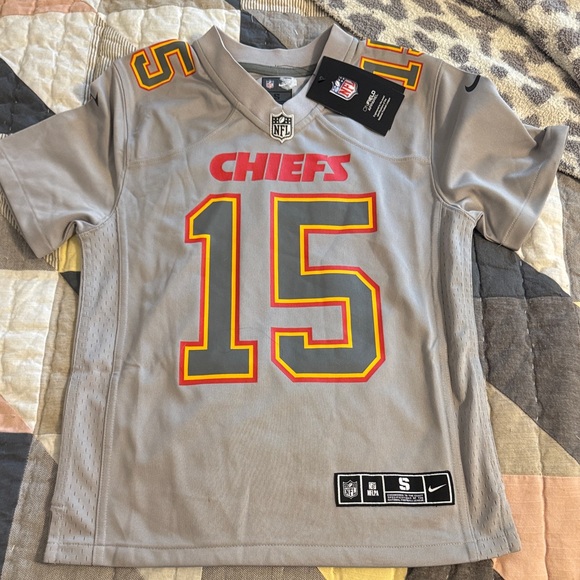 Nike Gray Chiefs Jersey with Red and Yellow - Picture 1 of 2